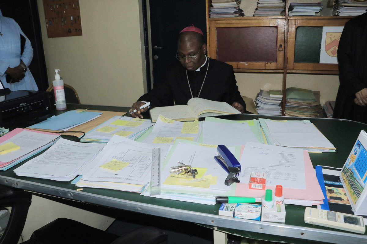 CNP_Kamenge's tweet photo. Bjr @abatwip257 ,Ce Vendredi Saint, le Nonce apostolique au Bdi s’est joint aux malades et au personnel du @CNP_Kamenge pour célébrer la passion du Christ. Il a également visité les pavillons d’hospitalisation et a offert des vivres aux patients.
#VendrediSaint #Solidarité #CNPK https://t.co/ofHw6u8MLR