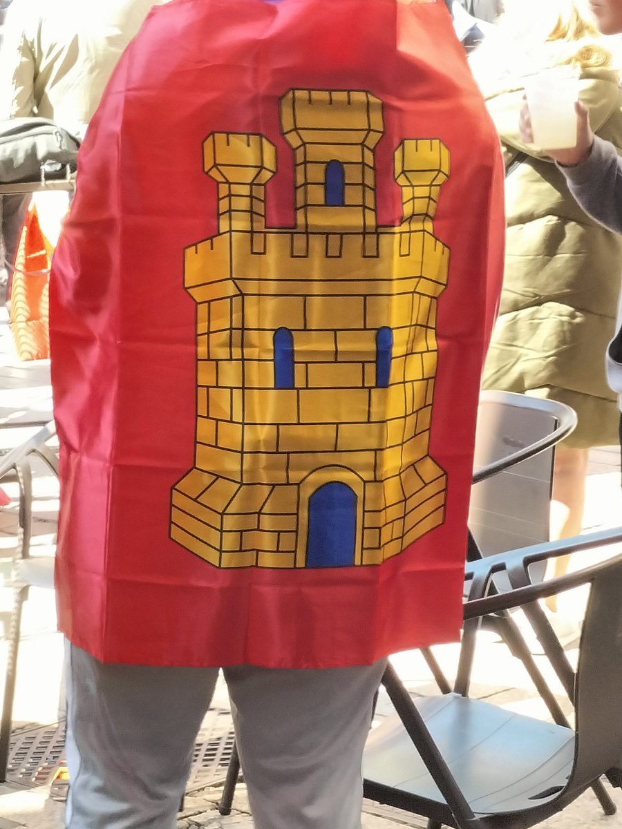 Así me gusta, castellanos orgullosos de su tierra y de sus símbolos.
Viva Castilla sin León