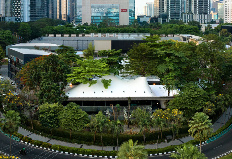 Architecture | Stalk Tree-hugger | RAD+ar

Photo Credits: Mario Wibowo

To get featured, Tags #ArchiDiaries

#Architecture #RestaurantandCafé #HospitalityArchitecture #RADar #BuildingwithLandscape #Jakarta #Indonesia #MarioWibowophotography

archidiaries.com/projects/stalk…