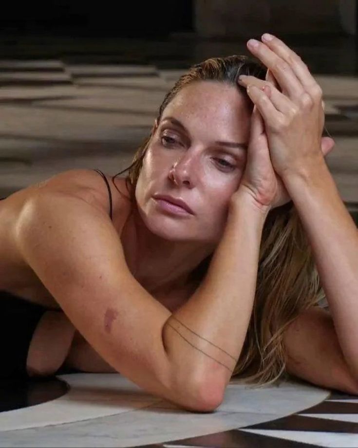 ─ ୨ sara de albuquerque tweet media