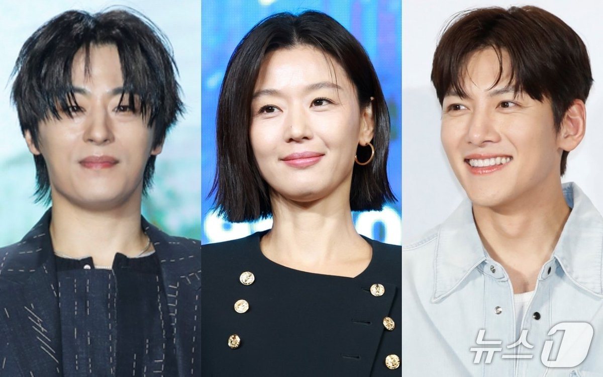 revistakoreain's tweet photo. #JunJiHyun, #KooKyoHwan e #JiChangWook participarão do talk show #WagleWagle, de #NaYoungSeok (#NaPD) e #Pinggyego.

O trio promoverá o filme #Colony, thriller de sobrevivência sobre um prédio isolado por infecção, com estreia prevista para maio.

Cr: NEWS1 https://t.co/N7KjaCBehe