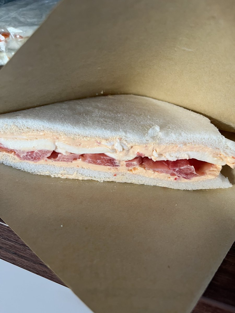 MopsLotta's tweet photo. 4 verschiedene vegetarische Tramezzini gab es auch von ihr für alle 😋 hat sogar für abends gereicht und mopstauglich waren sie auch 🥰 https://t.co/LDEY9W3XJ6