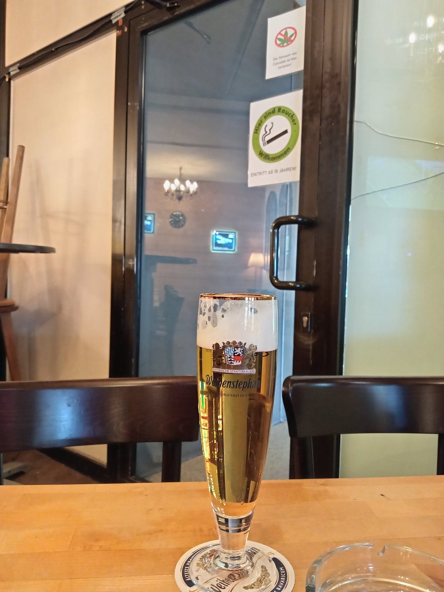 gilo_OTBC's tweet image. The pub in Hanover Hbf.  Smoking is welcome, cannabis is forbidden.  Unsure about harder drugs! #Interrail