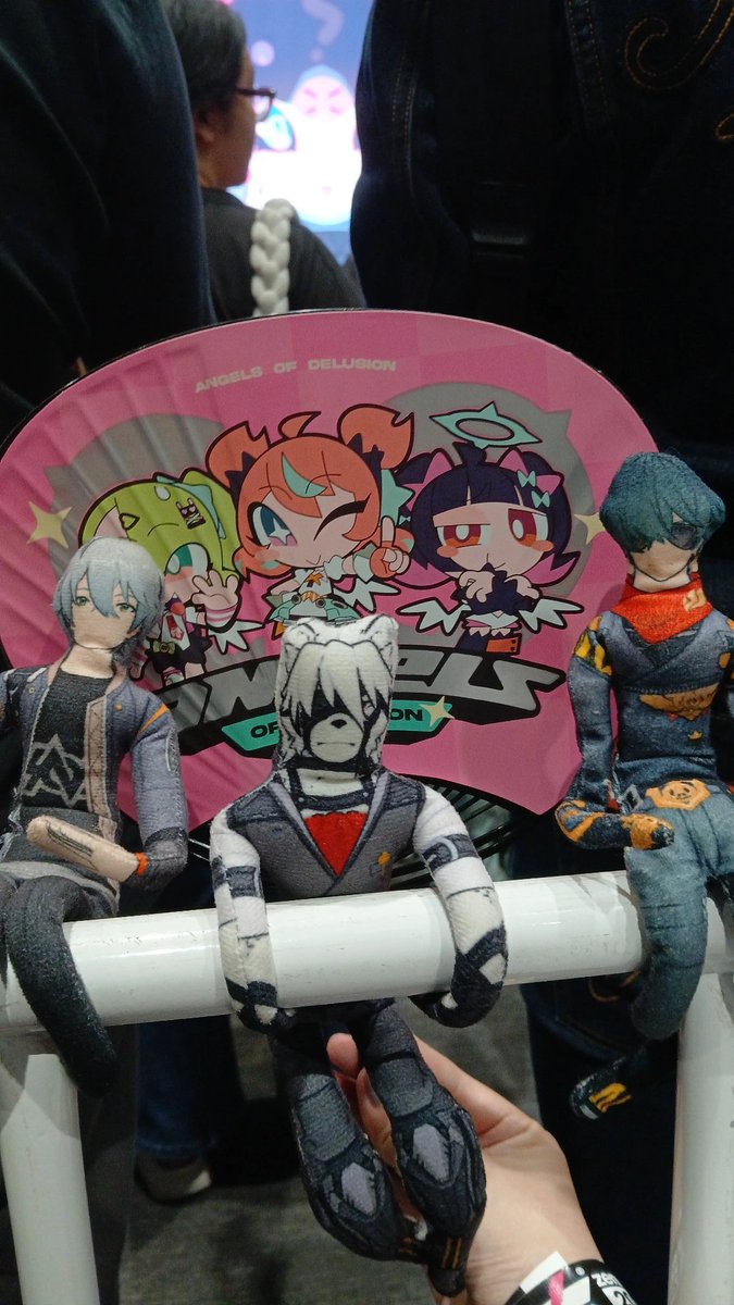 🍾🍈 tweet media