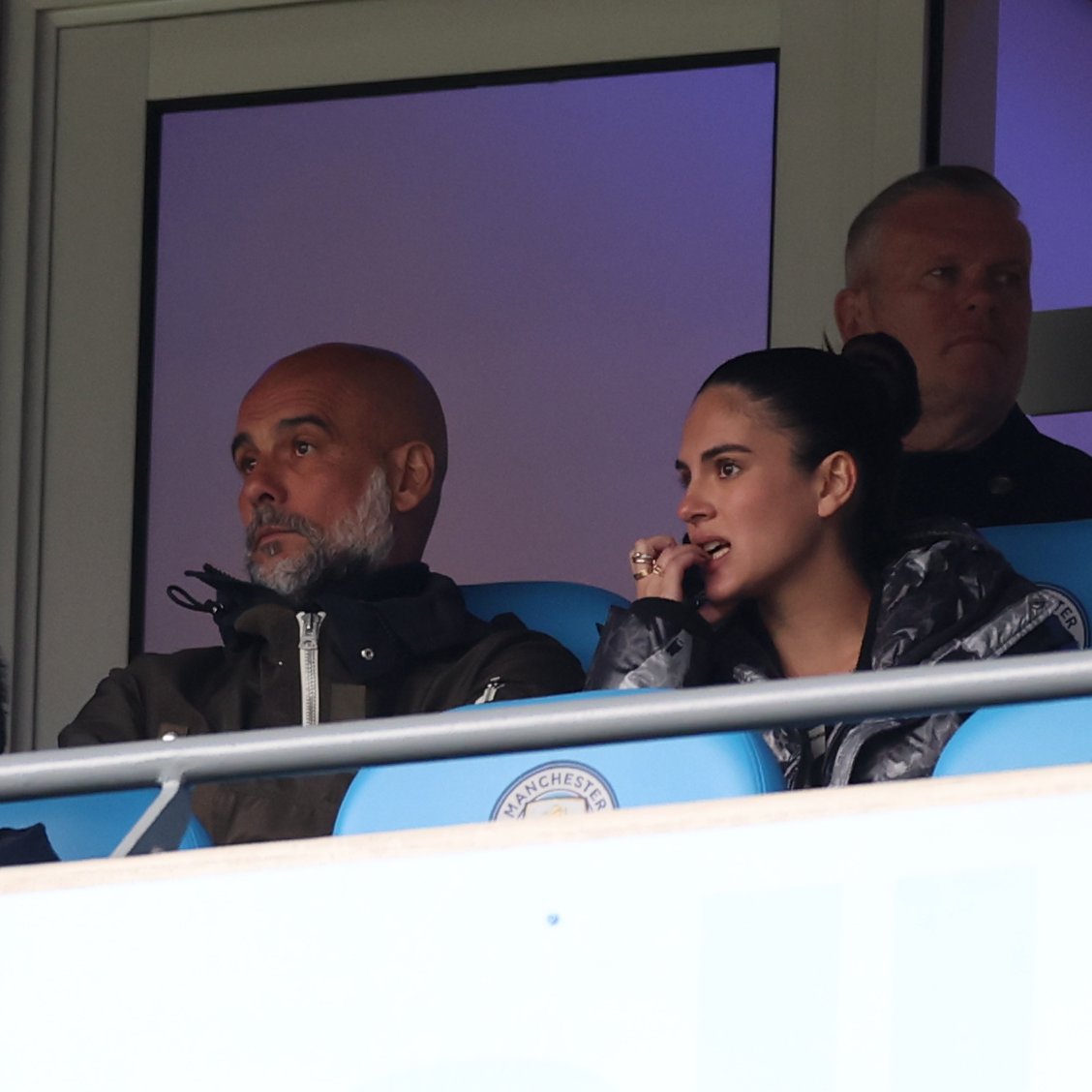 City_Xtra's tweet photo. Pep Guardiola watching #ManCity vs Liverpool from the stands alongside his daughter, Maria. 📸 https://t.co/Q1HrWLSdb0