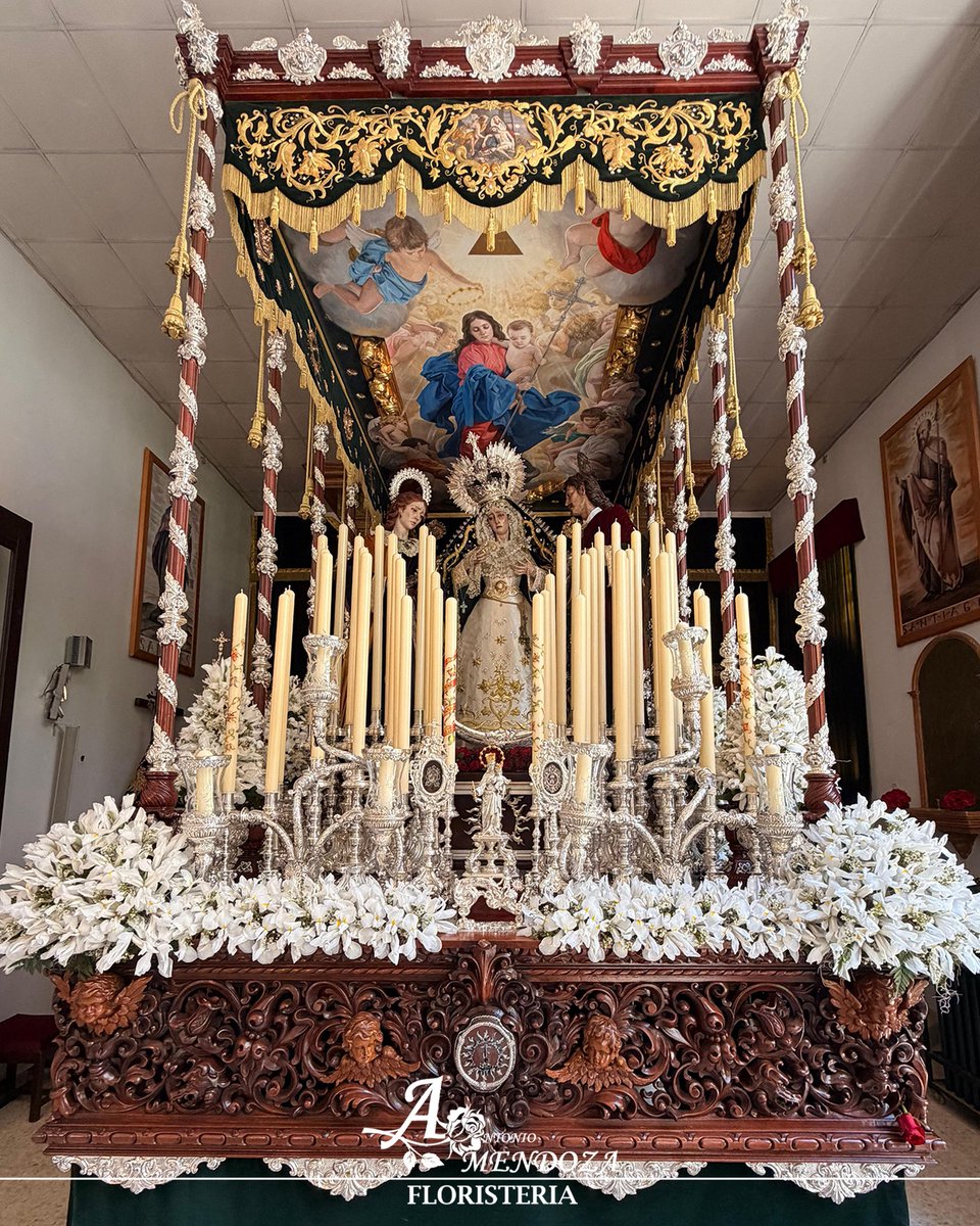 FloristaMendoza's tweet photo. #SábadoSanto | Las flores de: @hdaddelsol 

▪️Paso del Señor: rosa, rosa spray, hypericum, mokara, helleborus y solomio. 

▫️Paso de la Virgen: iris blanco, tillandsia y flor de cera.

#SSantaSevilla26 https://t.co/ulsDz939Aw