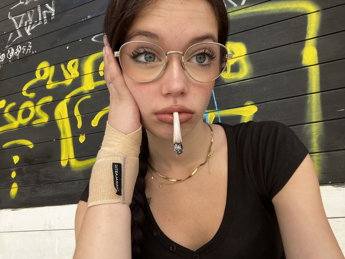 jú (desquiciada) tweet media