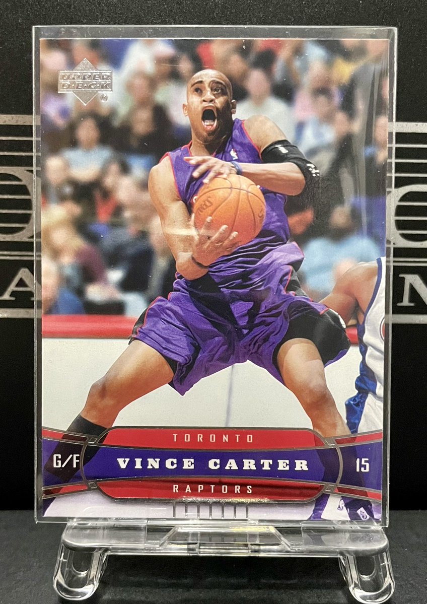 FB_sportscards's tweet image. 🏀2004-05 Upper Deck
Vince Carter🏀

試合中の臨場感ある写真がメインで使われた王道のベースカード👀
カーターには珍しい、もう少しいい写真はなかったのかね案件🙄
#NBA
#VinceCarter
#UpperDeck
#NBAカード
#NBAトレカ
#VCマイコレ