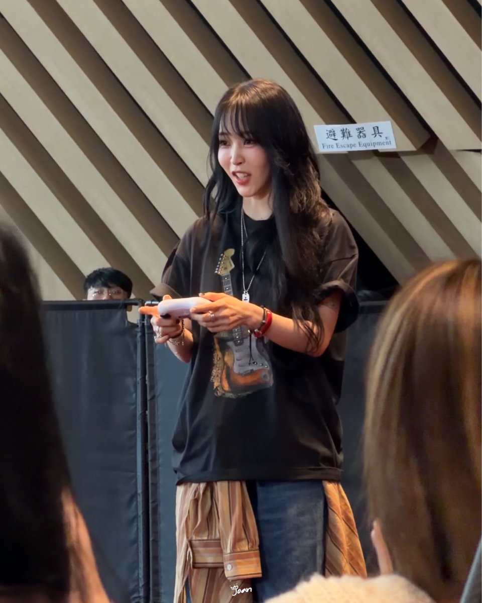 she has once again surpassed her own previously established lesbianic levels what the fuck