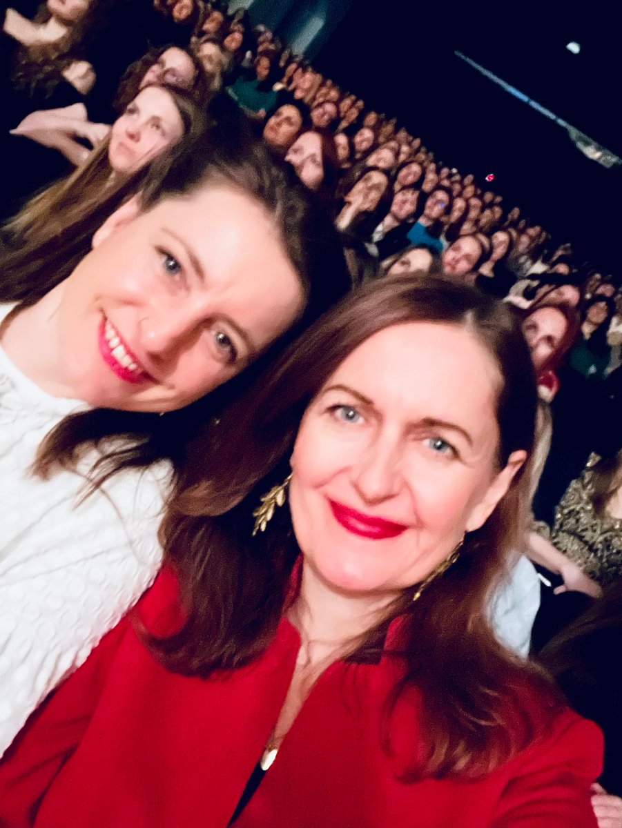 laurencikova_k's tweet photo. S potěšením jsem se zúčastnila spolupředávání ocenění #Flamma na večeru "Právničky na jatkách". Gratuluji Ivaně Janů, Jitce Chizzole i projektům Máš na to a Ženy v právu. Silné příběhy žen, které posouvají právo i podporu druhých dopředu. Děkuji za inspirativní večer. https://t.co/mAUyDoNp7M