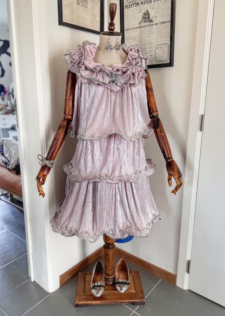 LunaCave's tweet photo. @Geiyu3 It’s my favorite dress too! I’m so obsessed by it that I have a replica at home! 🩵 https://t.co/qBm3Mfp4tl