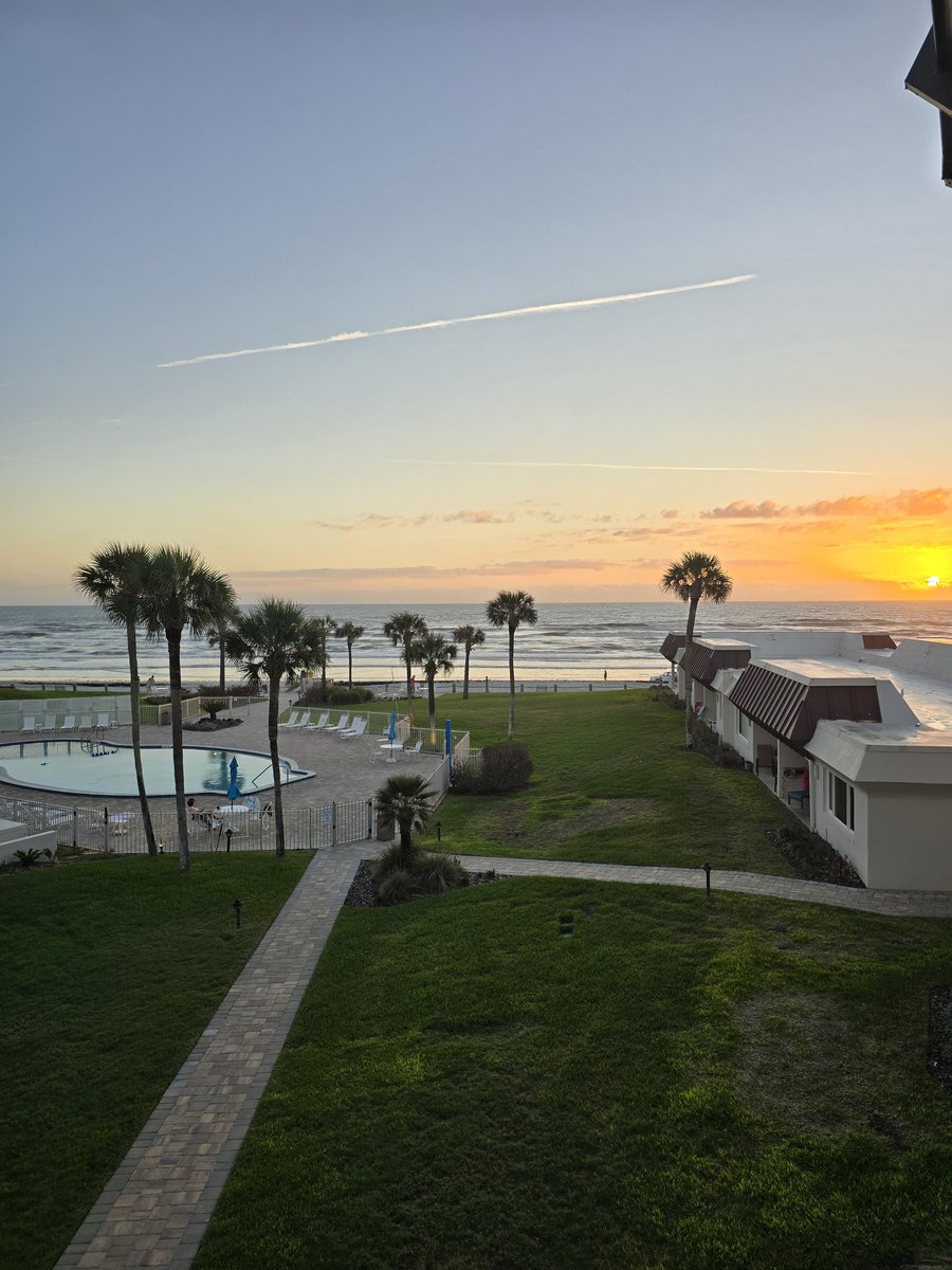 FLWX_TropicalTracker_✝️ tweet media