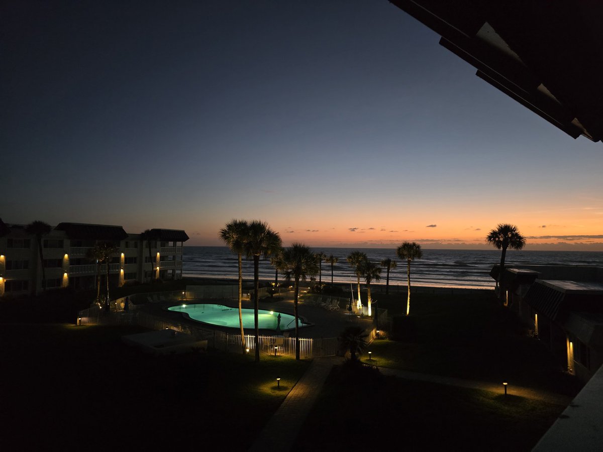 FLWX_TropicalTracker_✝️ tweet media