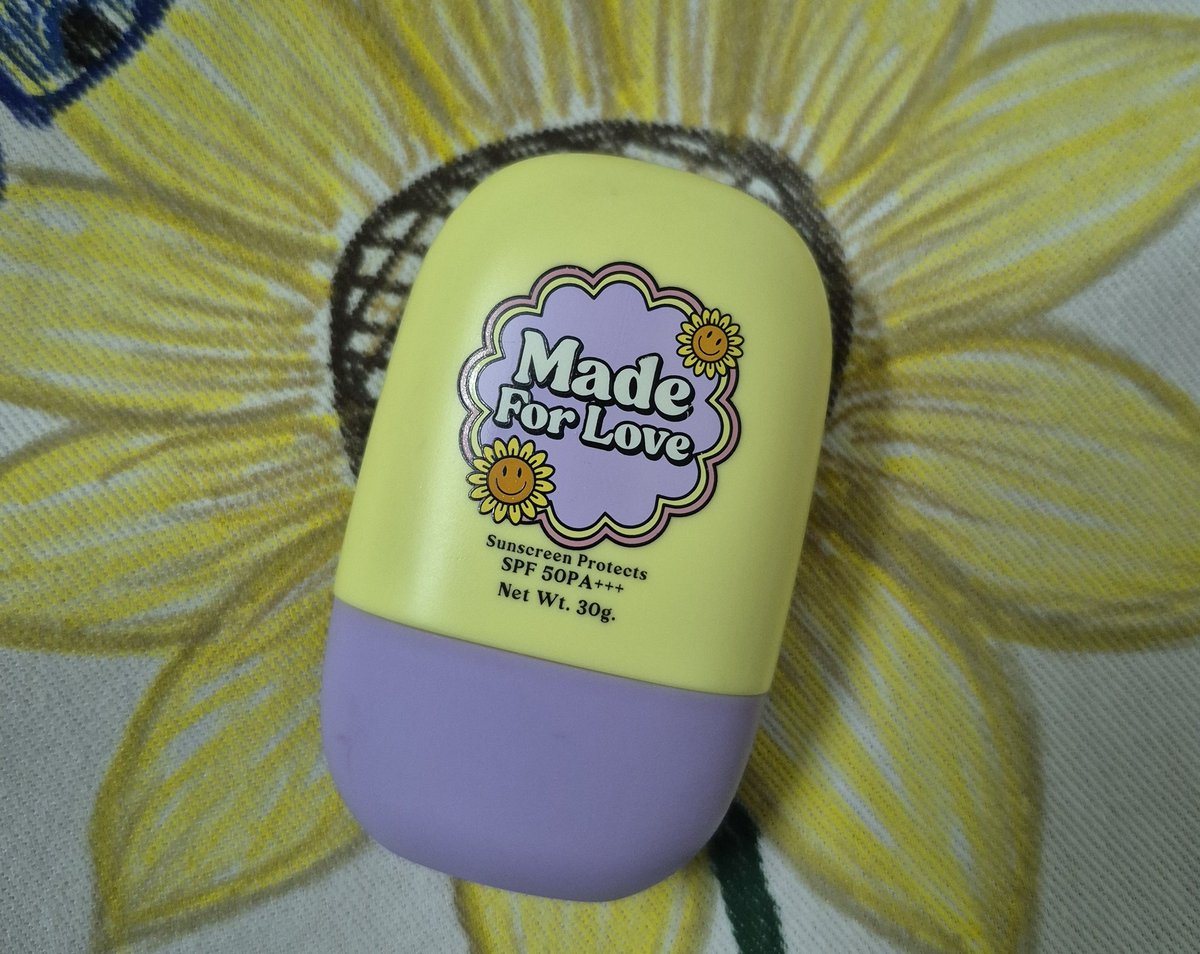 กัดแดด ​made for love ดีจริงนะ​ นี่ตากแดดทะเลอะ​ แต่หน้าไม่ไหม้ไม่ลอกเลย​ สงกรานต์​นี้ใครมองหากันแดดหน้าดี​ ๆ​ แนะนำ​ made for love by​ n'naem เป็นอีกหนึ่งตัวเลือกเลยจ้า