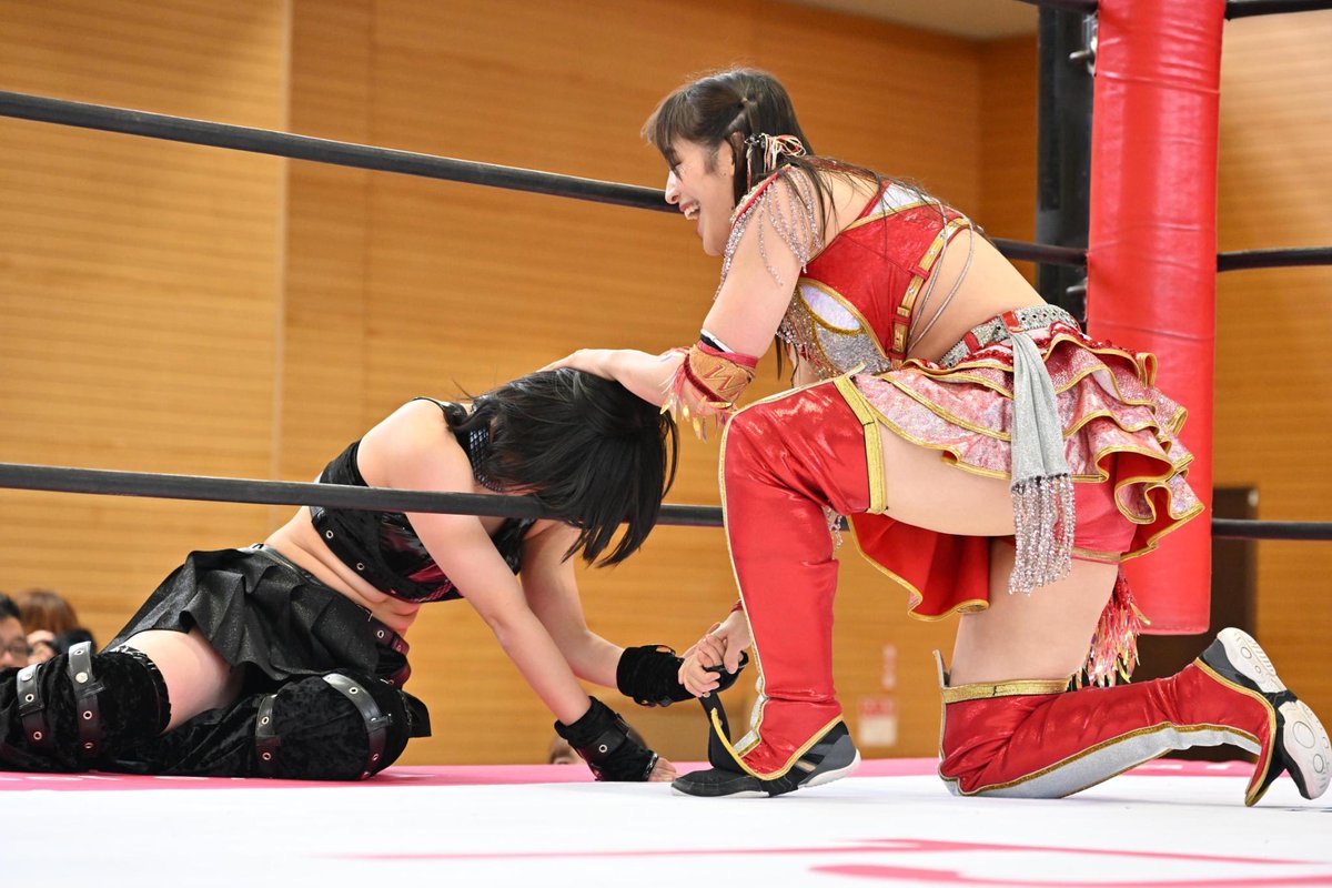 福知山大会ありがとうございました💫
わかなさんとのシングルマッチでした。
いつも負けてしまうのは悔しいし、苦しいけど、皆が試合良かったよ！成長してるよ！って言ってくれるからずっと前を向いてプロレスができる🥲
今日も応援ありがとう☺️🖤
#tjpw