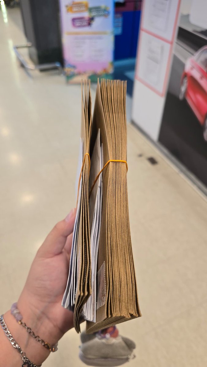 ClubMyday's tweet photo. Sticker by mail already posted on 28 March and 2 April. Please check your mailbox.

Merch will be posted by 6 April. https://t.co/9qNEEoMWp4