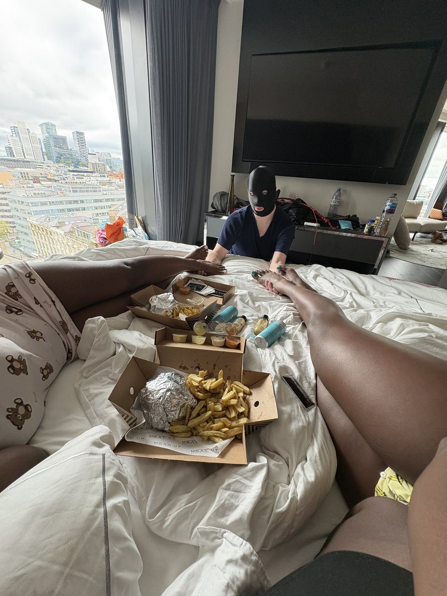 Queen Melanin ⛓️ tweet media