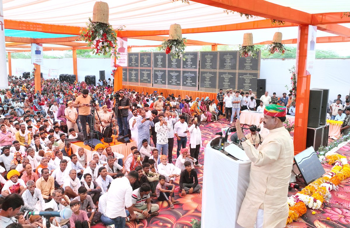 ombirlakota's tweet photo. संसदीय क्षेत्र के ढीपरी चम्बल (कोटा) और चाणदा खुर्द (बून्दी) के बीच चम्बल नदी पर प्रस्तावित उच्च स्तरीय पुल सहित 281 करोड़ के विभिन्न विकास कार्यों भूमि पूजन एवं शिलान्यास किया। यह बहुप्रतीक्षित और महत्वपूर्ण परियोजना न केवल क्षेत्र की कनेक्टिविटी को सशक्त करेगी, बल्कि चम्बल के एक पार से दूसरे पार जाने में वर्षों से आ रही बाधाओं को भी दूर करेगी। 
इस उच्च स्तरीय पुल के निर्माण से एक्सप्रेस-वे तक पहुंच और अधिक आसान होगी तथा हमारे क्षेत्र की दूरी देश के प्रमुख महानगरों और कृषि उपज मंडियों से कम होगी, जिसका सीधा लाभ हमारे अन्नदाता किसान भाइयों को मिलेगा। 

 #kota 
#bundi