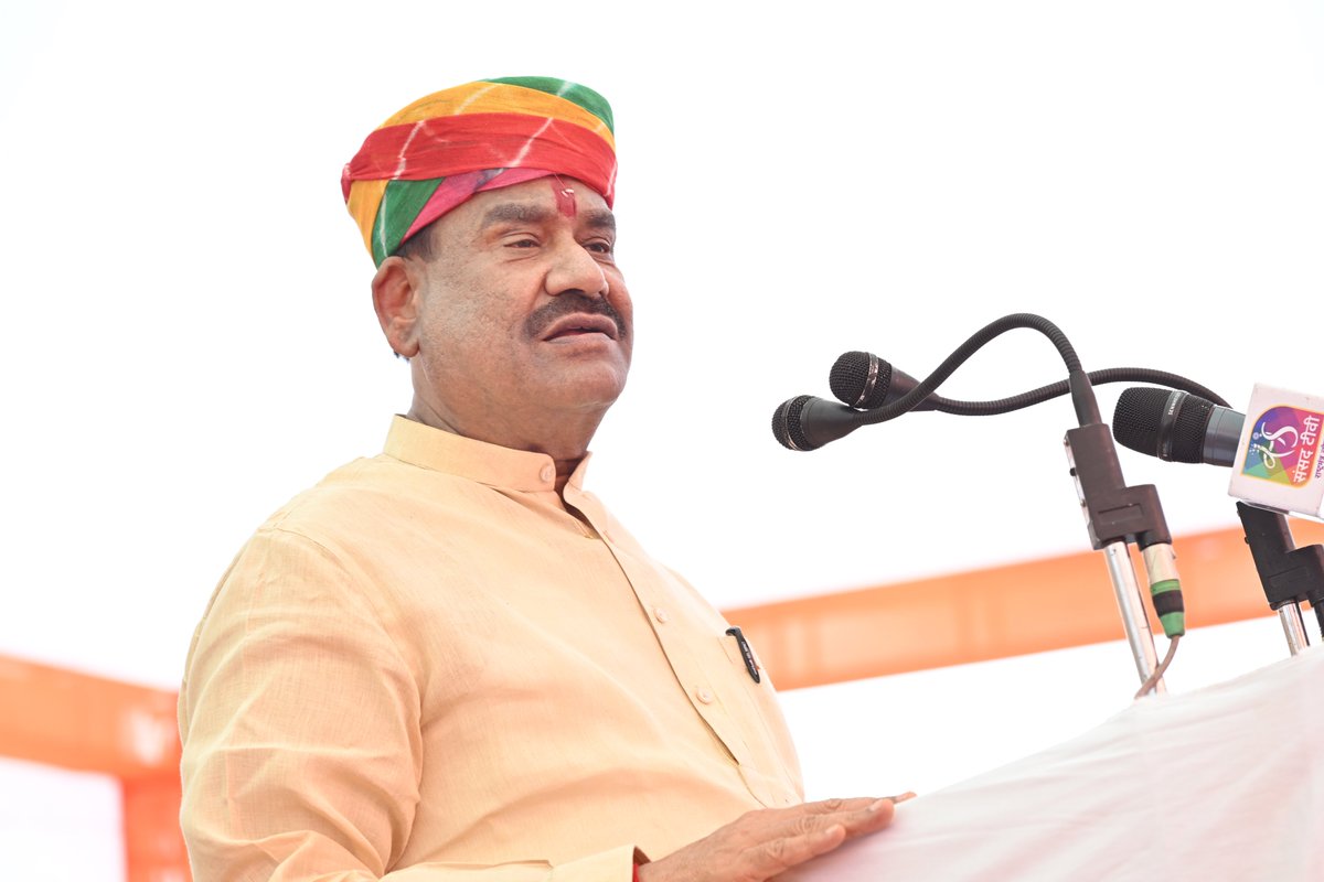 ombirlakota's tweet photo. संसदीय क्षेत्र के ढीपरी चम्बल (कोटा) और चाणदा खुर्द (बून्दी) के बीच चम्बल नदी पर प्रस्तावित उच्च स्तरीय पुल सहित 281 करोड़ के विभिन्न विकास कार्यों भूमि पूजन एवं शिलान्यास किया। यह बहुप्रतीक्षित और महत्वपूर्ण परियोजना न केवल क्षेत्र की कनेक्टिविटी को सशक्त करेगी, बल्कि चम्बल के एक पार से दूसरे पार जाने में वर्षों से आ रही बाधाओं को भी दूर करेगी। 
इस उच्च स्तरीय पुल के निर्माण से एक्सप्रेस-वे तक पहुंच और अधिक आसान होगी तथा हमारे क्षेत्र की दूरी देश के प्रमुख महानगरों और कृषि उपज मंडियों से कम होगी, जिसका सीधा लाभ हमारे अन्नदाता किसान भाइयों को मिलेगा। 

 #kota 
#bundi