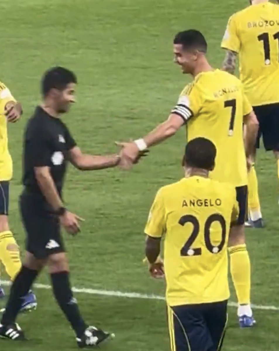 لم يكن الأصرار على الحكم المحلي عبطاً!!!
عزيزي الرياضي
انتبه تعتقد ان هاللقطة ذكاء اصطناعي بل هي لقطة حقيقية للأسف!!!
 #النصر_النجمه