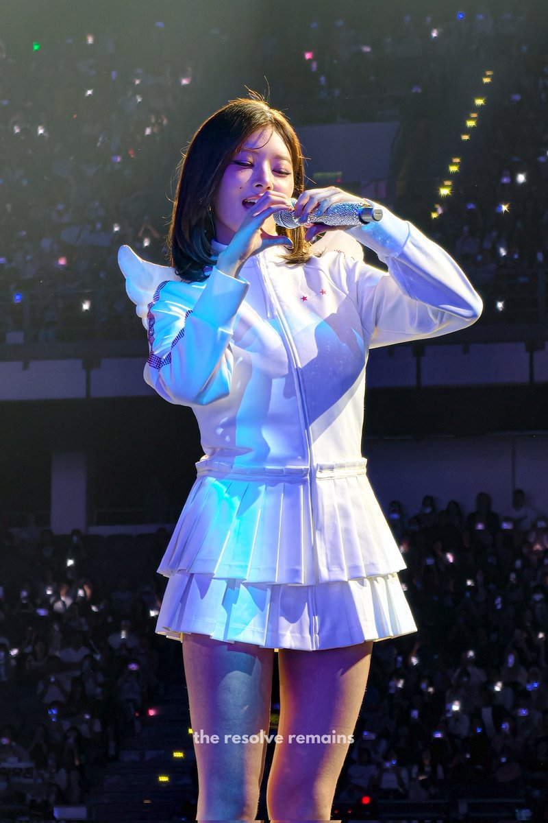 𝑡ℎ𝑒 𝑟𝑒𝑠𝑜𝑙𝑣𝑒 𝑟𝑒𝑚𝑎𝑖𝑛𝑠 tweet media