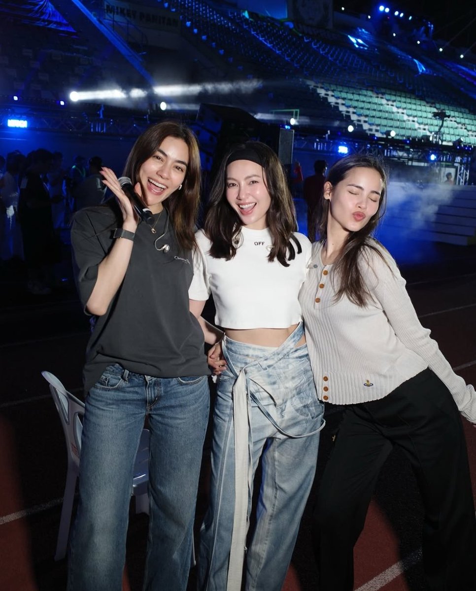 Giegy susu sasa aew aew (Rest) tweet media