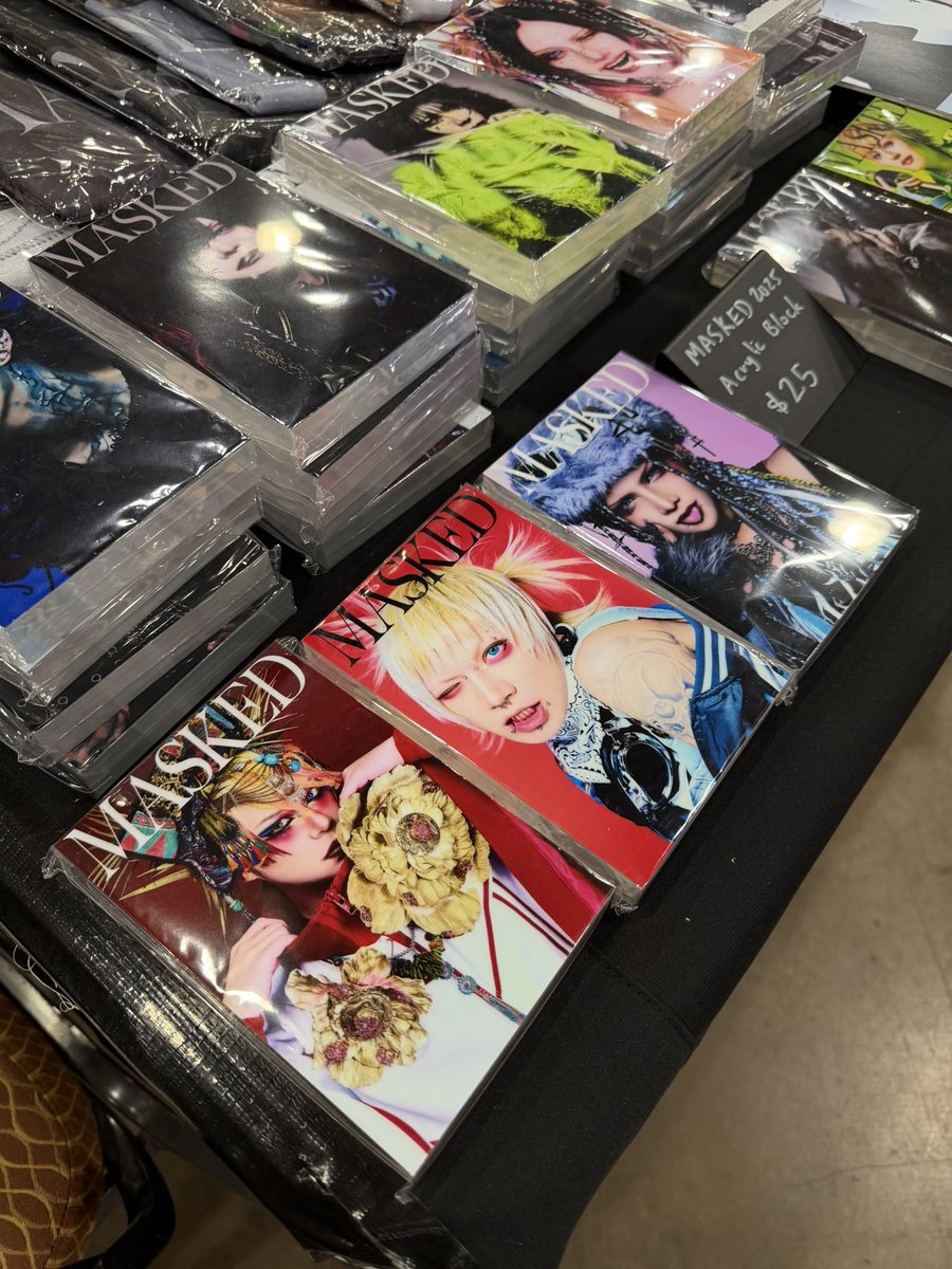 FAKE STAR USA tweet media