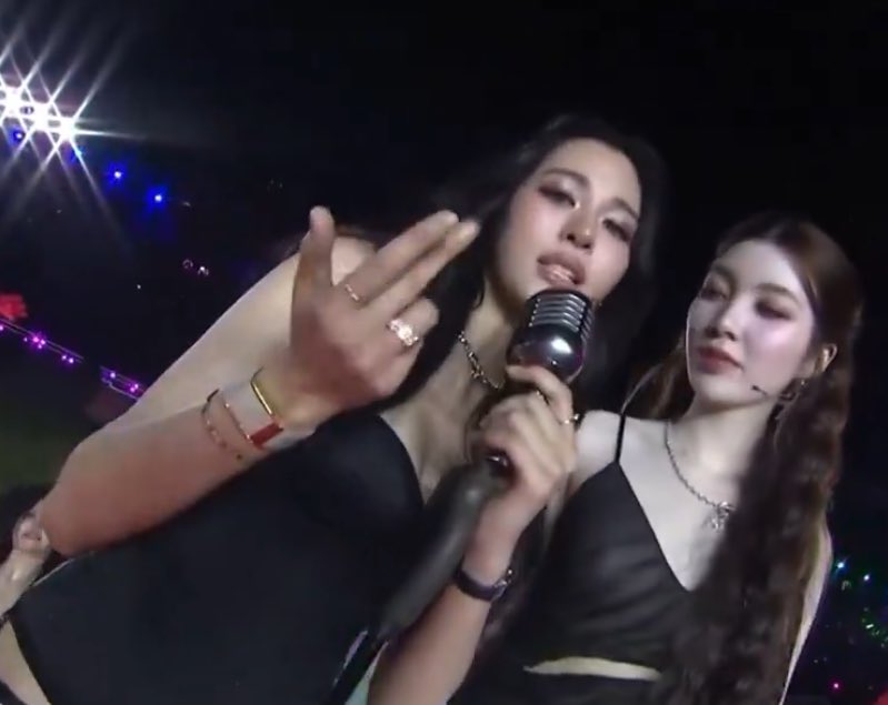 minasaurus 🍋 tweet media