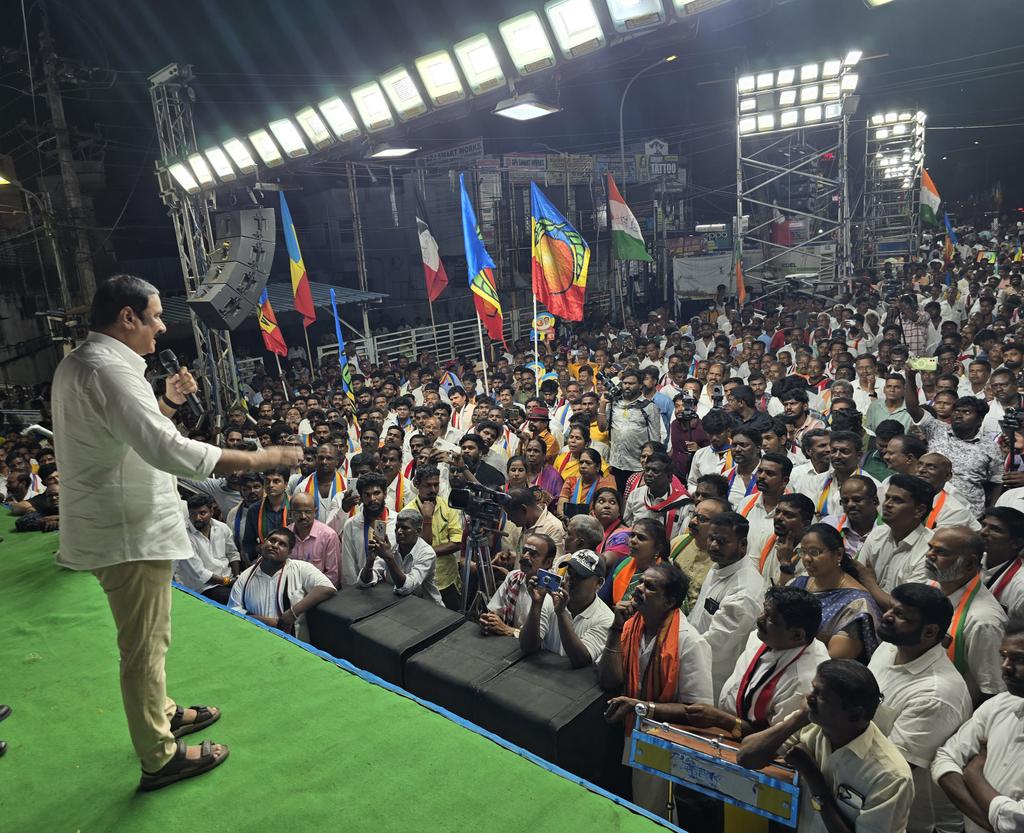 draramadoss's tweet photo. அஇஅதிமுக தலைமையிலான தேசிய ஜனநாயக கூட்டணியில், பாமக சார்பில் அம்பத்தூர் சட்டமன்ற தொகுதி வேட்பாளர் K.N.சேகர்  அவர்களுக்கு மாம்பழம் சின்னத்திலும், அதிமுக வேட்பாளர்கள் மதுரவாயல் சட்டமன்றத் தொகுதி பென்ஜமின், மாதவரம் சட்டமன்றத் தொகுதி V.மூர்த்தி, திருவள்ளூர் சட்டமன்றத் தொகுதி P.V.ரமணா, பொன்னேரி சட்டமன்றத் தொகுதி P.பலராமன், கும்மிடிப்பூண்டி சட்டமன்றத் தொகுதி V.சுதாகர் ஆகியோருக்கு இரட்டை இலை சின்னத்திலும், ஆவடி சட்டமன்றத் தொகுதி பாஜக வேட்பாளர் ராஜசிம்மன் மகேந்திரா அவர்களுக்கு தாமரை சின்னத்திலும், பூந்தமல்லி சட்டமன்றத் தொகுதி அமமுக வேட்பாளர் T.A.ஏழுமலை அவர்களுக்கு பிரஷர் குக்கர் சின்னத்திலும் ஆதரித்து சென்னையில் தேர்தல் பரப்புரை செய்த போது.!

#election2026 | #PMK | #NDA
