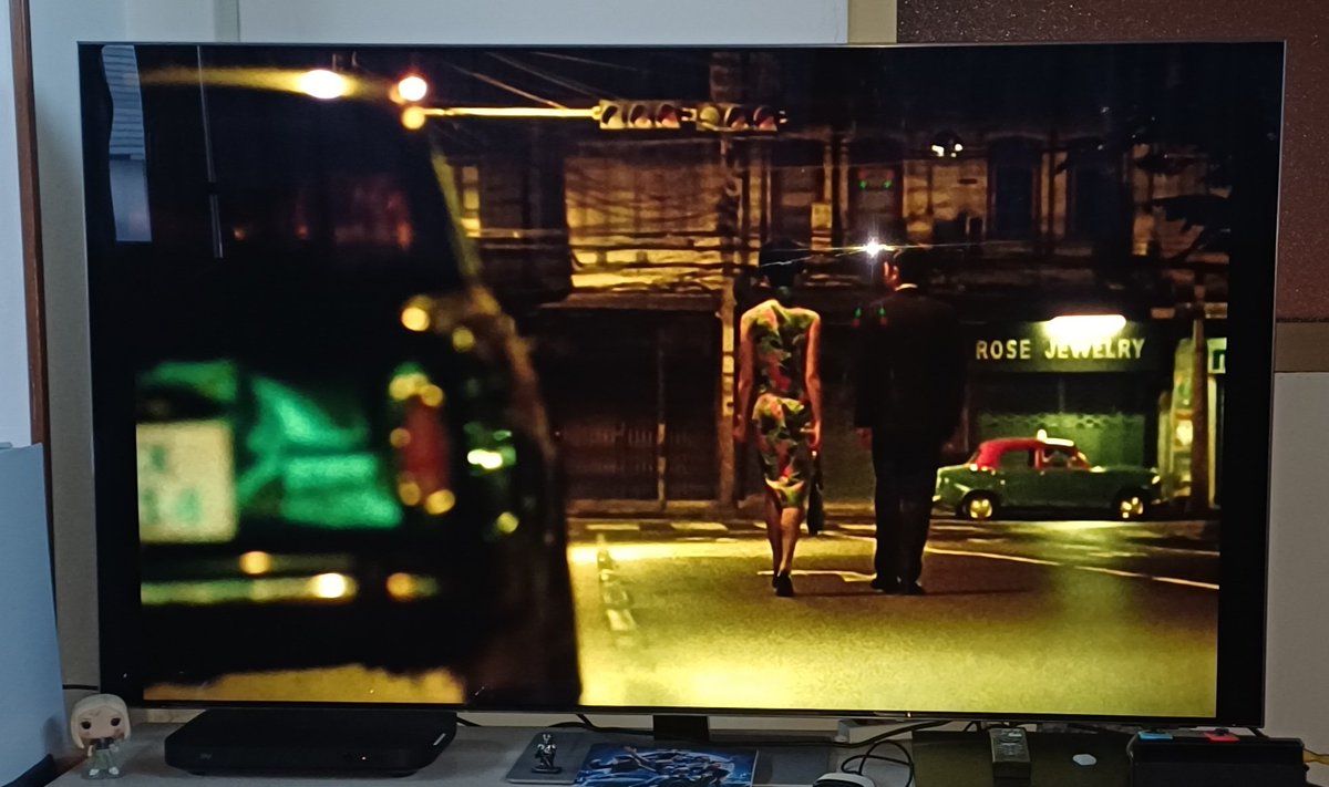 ravetta_pier's tweet image. l'essenza del cinema sono Maggie Cheung  e Tony Leung  che camminano per strada nella Hong Kong degli anni 60 🤩🤩
#InTheMoodForLove
