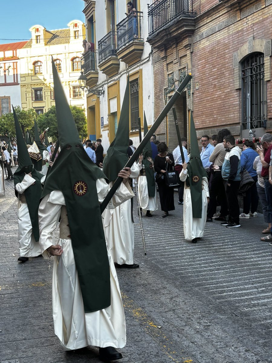Qué me gusta en la calle la nueva túnica del Sol. Muy estética y original.