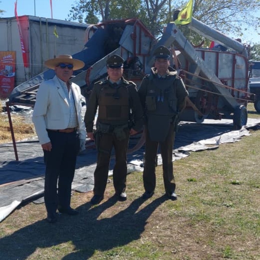 Carab_Maule's tweet image. #RETIRO: Hasta la Fiesta de la Trilla del Arroz #2026 en #Mantul, Carabineros de #VILLASECA concurrió a brindar seguridad y vigilancia a los asistentes al evento organizada por la municipalidad de la comuna.
Se contó con la presencia de autoridades.