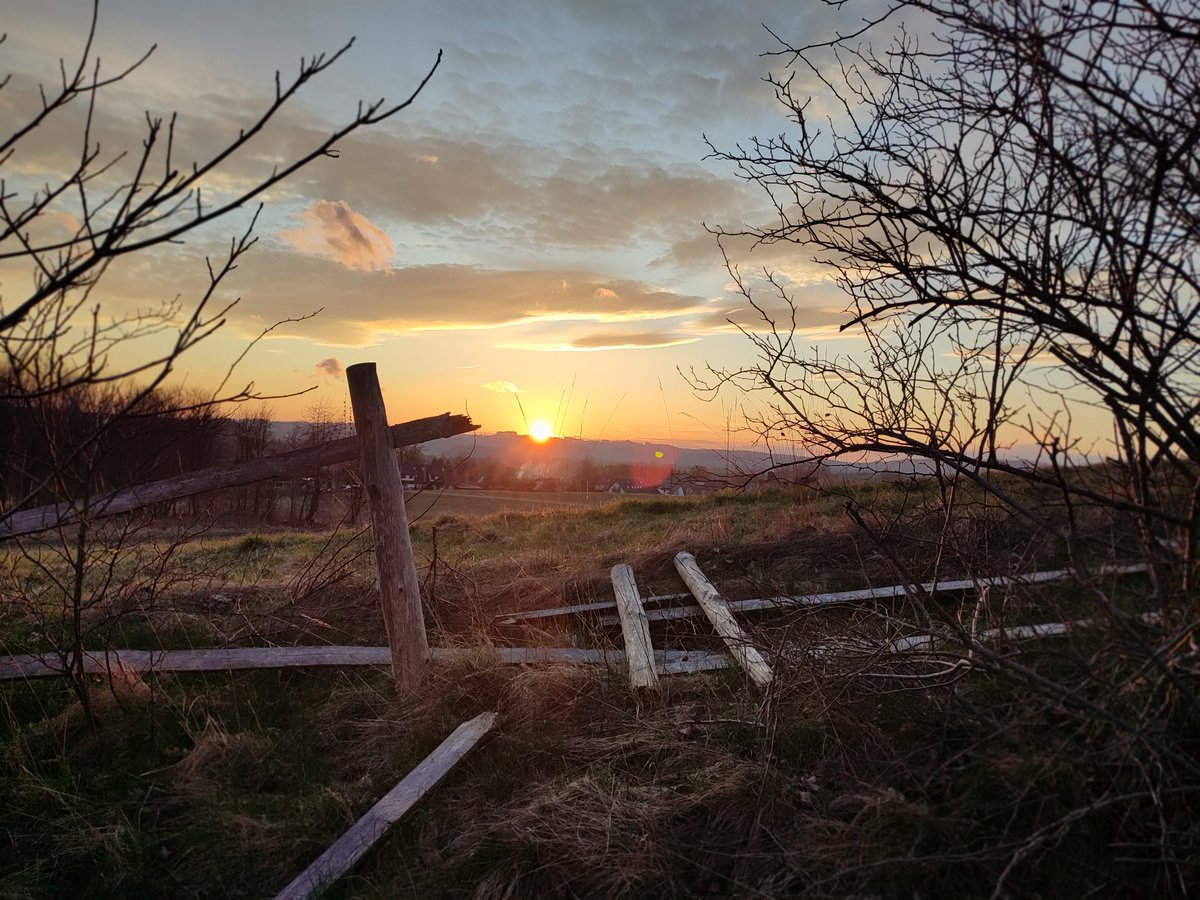 Kubicowy's tweet image. Dzisiejszy #sunsetalert #nazadupiu