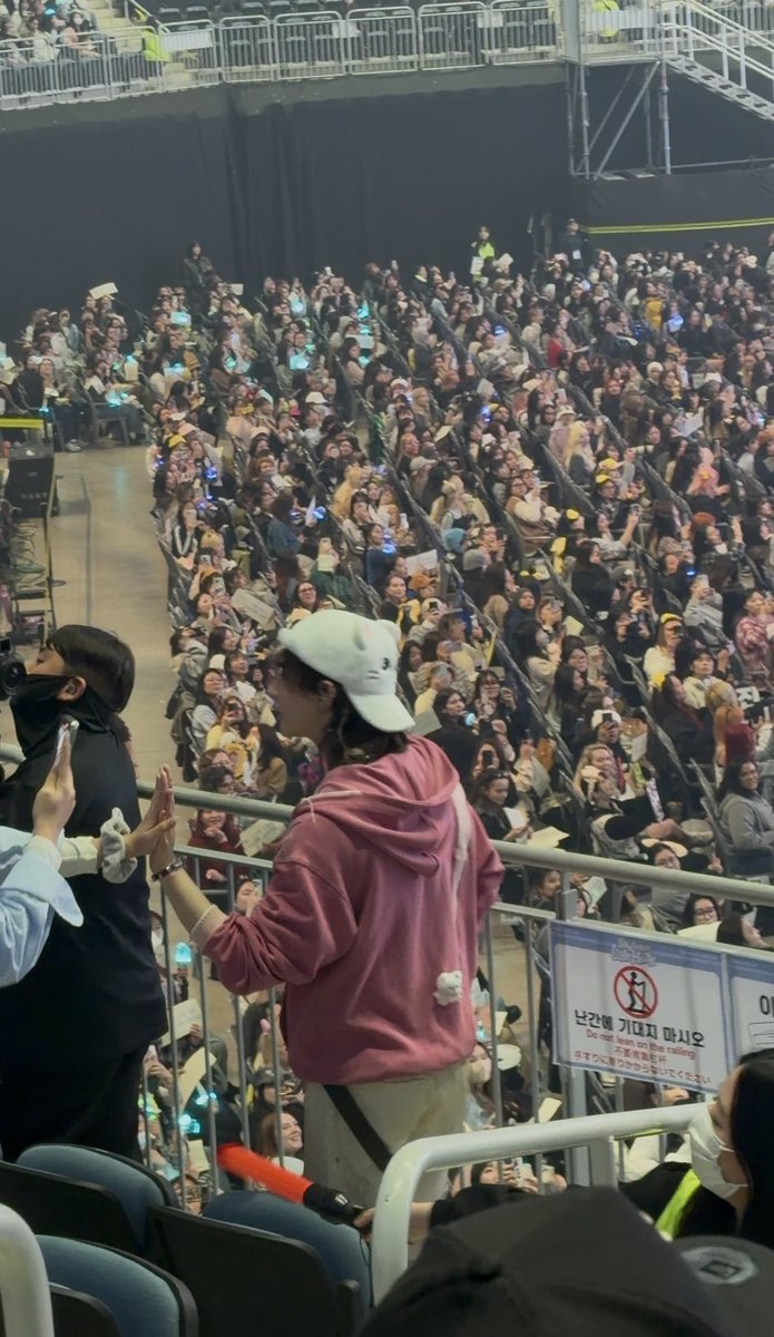 Reilee_04's tweet photo. @songfly33 손만 보고 바로 알아봄 https://t.co/GzXuE8gsvw