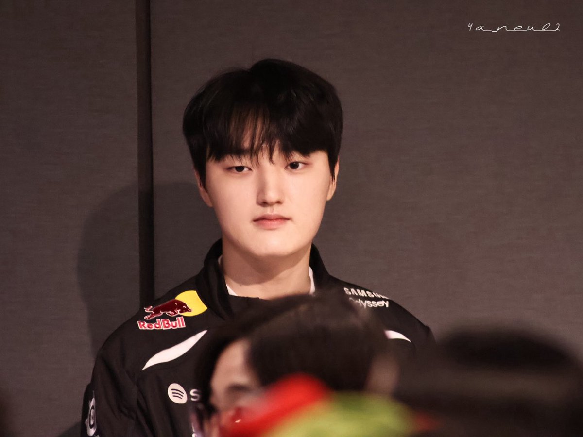 4a_neul2's tweet image. 이 비주얼 뭐야ㅠㅠ 미쳤다
#PEYZ