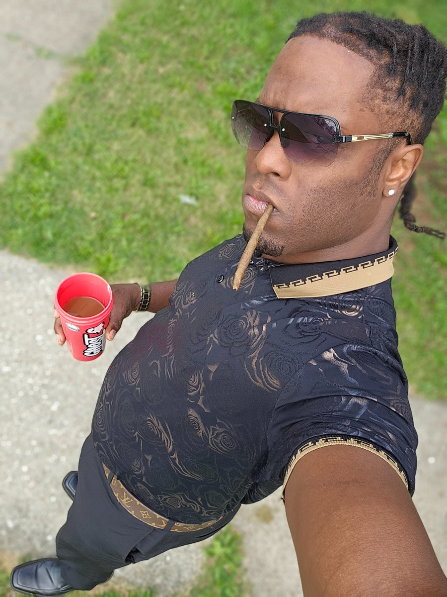 GOLDENVICTORYMAN tweet media