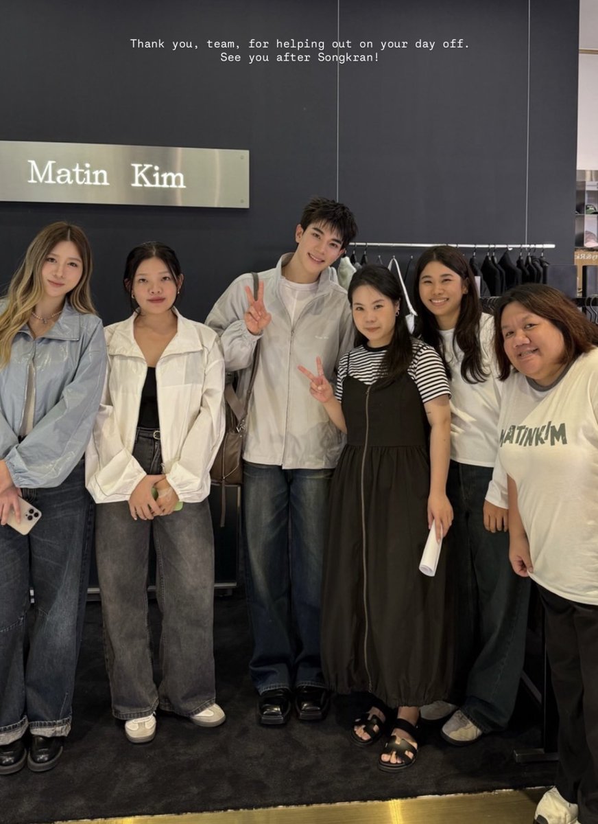 น้องโฟ้ดกับพี่ๆทีม Matin Kim ทําท่าสองนิ้วน่ารักมาก🥺🤍

FOURTH X MATIN KIM 
#MatinKimMagazineTH
#Fourthnattawat #โฟร์ทณัฐวรรธน์