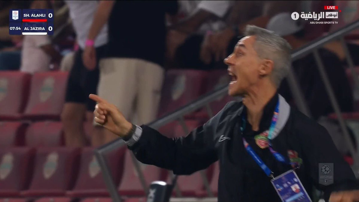 باولو سوزا يوجه تعليماته للاعبيه خلال الشوط الأول... أبوظبي الرياضية 1 | #دوري_أدنوك_للمحترفين 