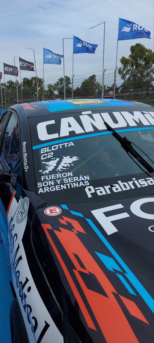 CarburandoTV's tweet photo. 🇦🇷 @blotta_renzo , piloto de la #Clase2 del Campeonato RUS de TN APAT, rindió homenaje a las Islas Malvinas al lucir en su Peugeot 208 una calcomanía con la frase: "Las Malvinas fueron, son y serán argentinas".
#TNenRosario @prensatn @RUSDeportes https://t.co/3kurpVKfcH