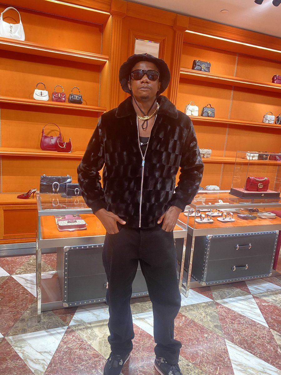 OFFSINMUSIC's tweet photo. 👁️‍🗨️tb at dxb ❤️😵‍💫🥰 https://t.co/fCp3AZA0oh
