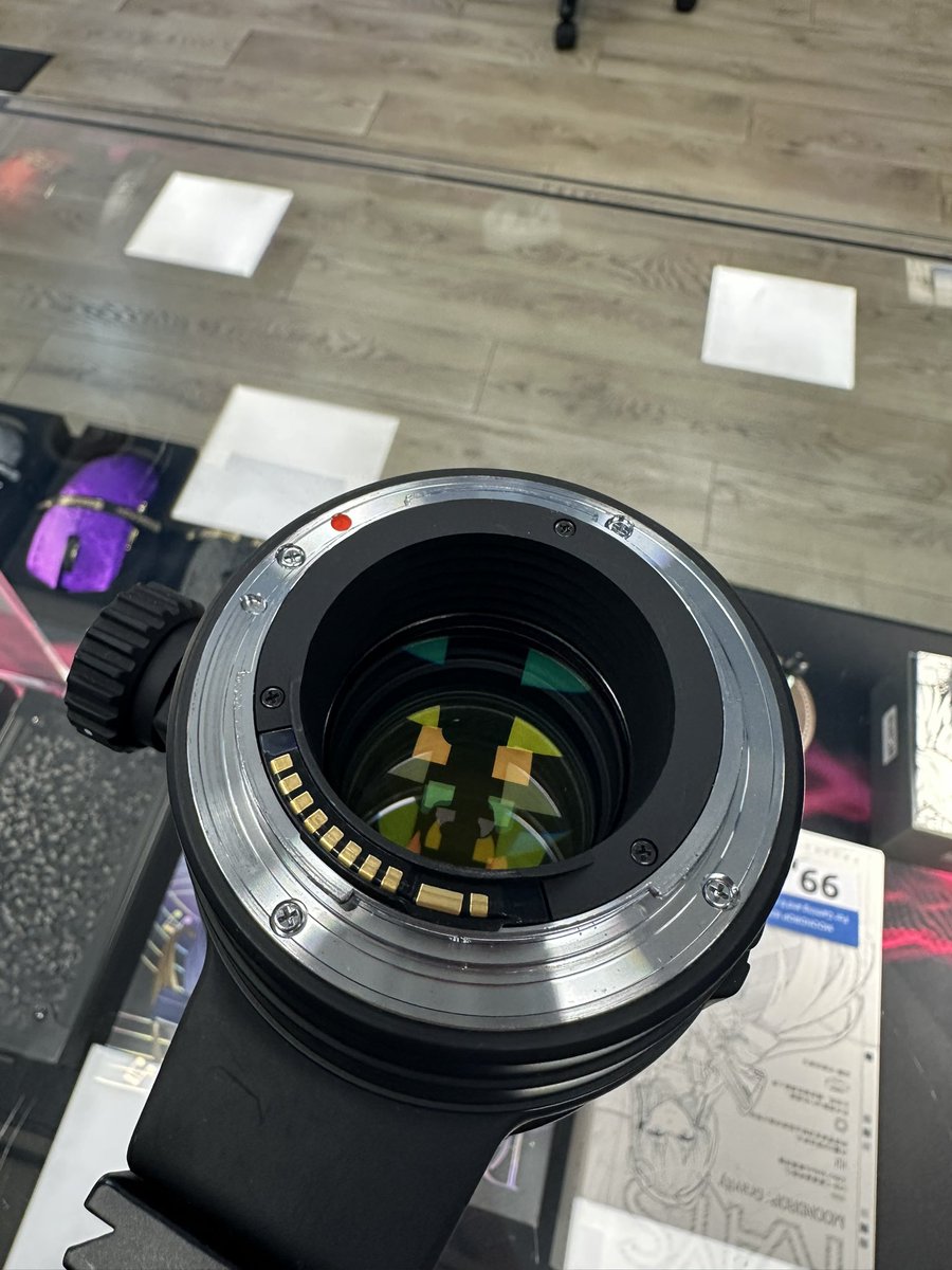 0SiirZax's tweet photo. Btw je vends un Objectif Sigma 70-200mm f2.8 monture Canon EF (compatible RF avec une bague)

État irréprochable et gros banger https://t.co/wqE57Yj92c