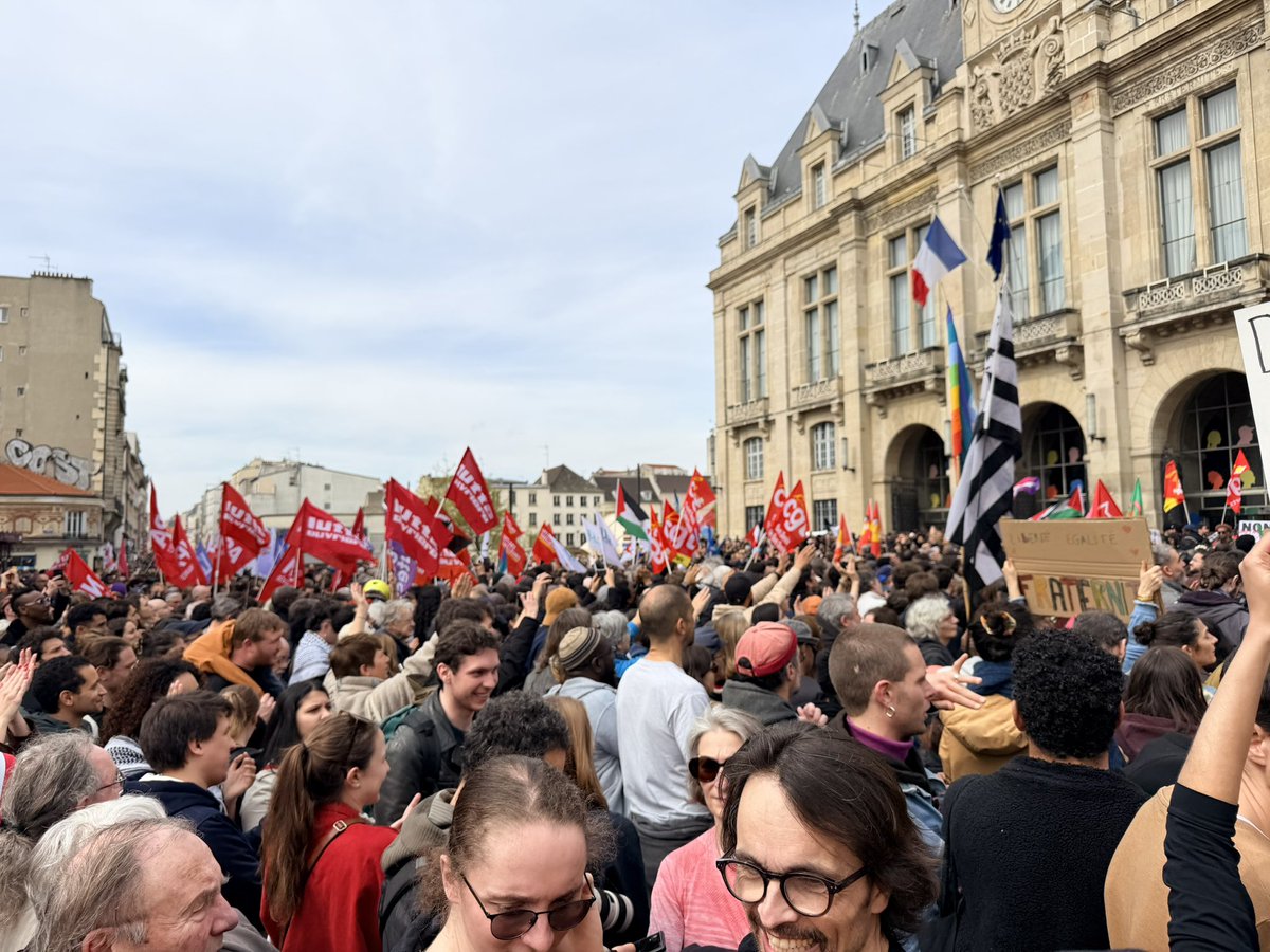 fabien_gay's tweet image. Des milliers de personnes sont venues à #SaintDenis cet après-midi pour dire leur refus du #racisme et de toutes les formes de discrimination.
Solidarité avec @BallyBagayoko, avec tous les élus du département méprisés et stigmatisés par les racistes de tous poils.