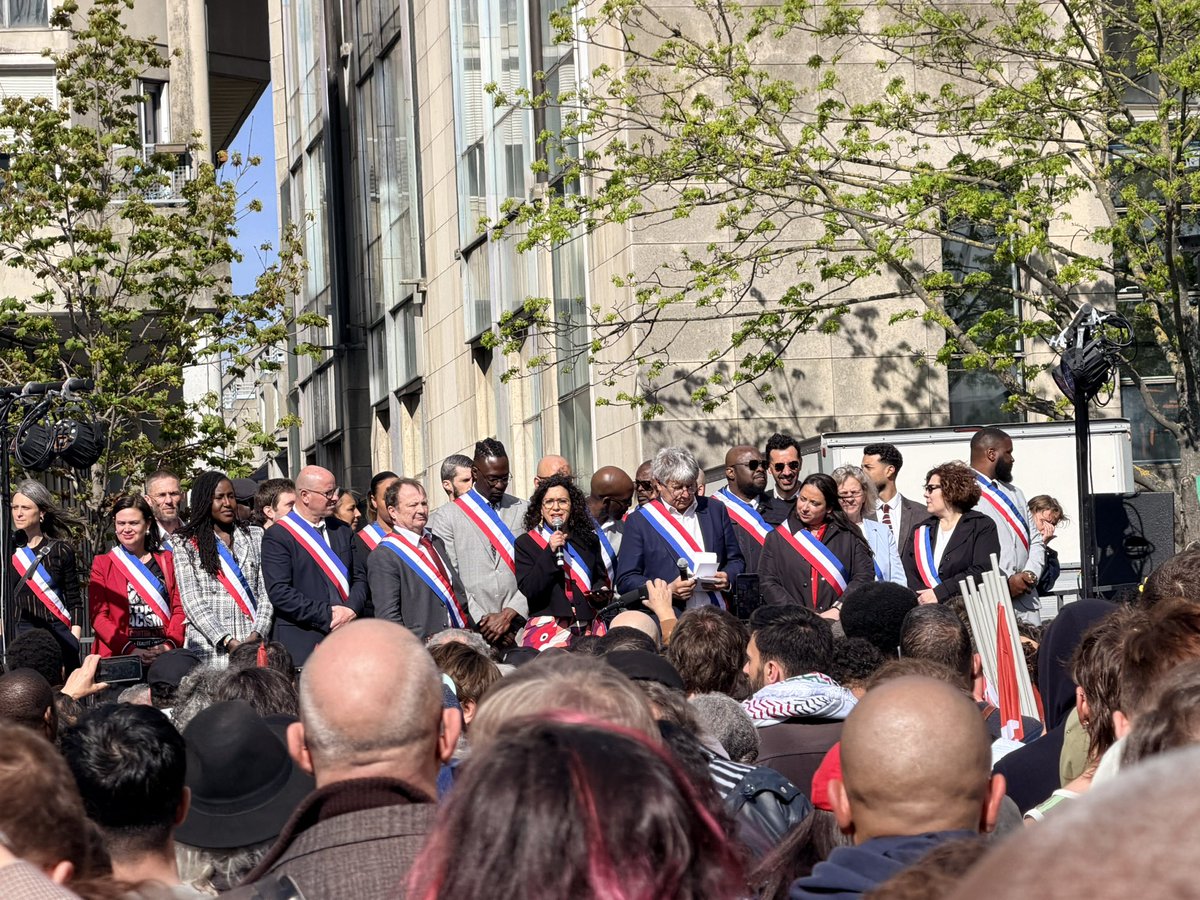 fabien_gay's tweet image. Des milliers de personnes sont venues à #SaintDenis cet après-midi pour dire leur refus du #racisme et de toutes les formes de discrimination.
Solidarité avec @BallyBagayoko, avec tous les élus du département méprisés et stigmatisés par les racistes de tous poils.