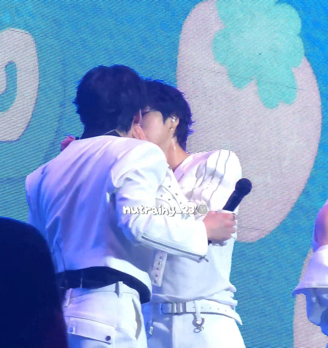 alex ✮⋆˙ฅᨐฅ tweet media