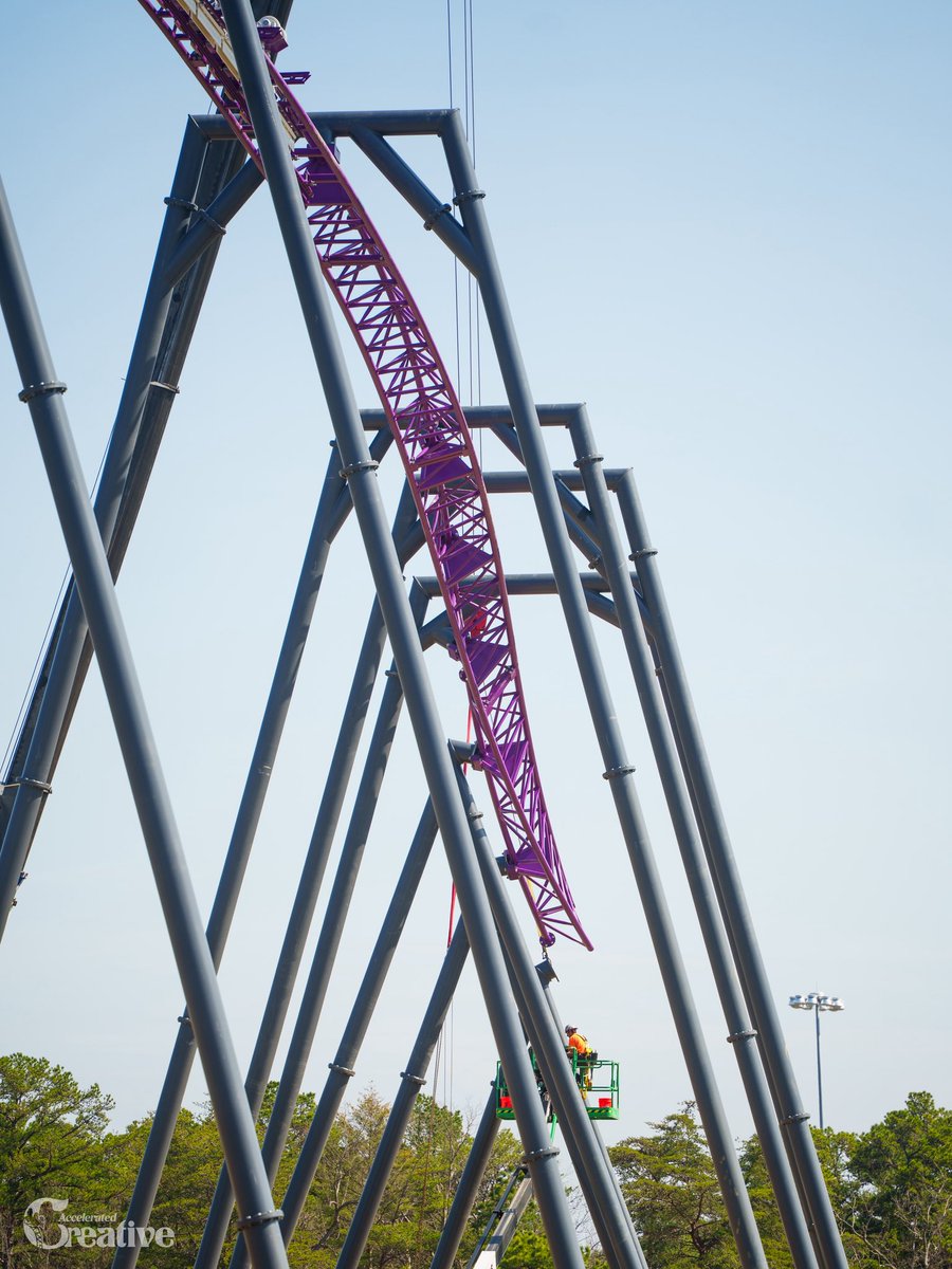accelcreativ's tweet photo. 🙃🙃🙃🙃
#sixflags #rollercoaster https://t.co/PGTKUF5wBf