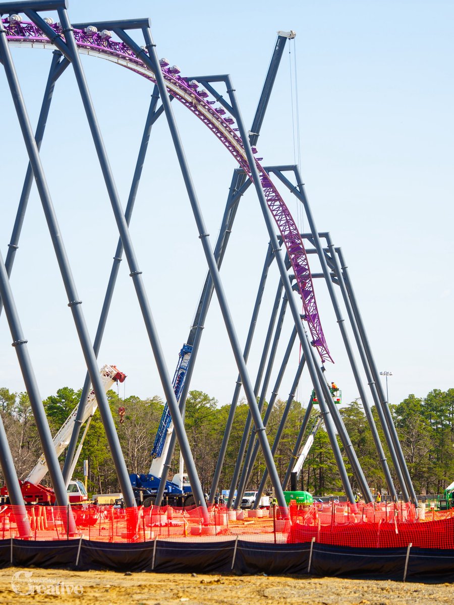 accelcreativ's tweet photo. 🙃🙃🙃🙃
#sixflags #rollercoaster https://t.co/PGTKUF5wBf