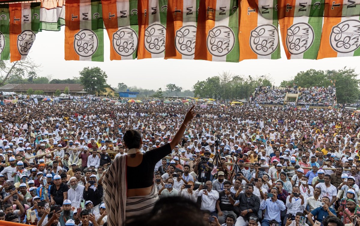 Misabh2020's tweet image. NOT #Bengal. This is #Assam.
See the Tsunami of people.

And the new crowd-puller? 
None other than MP @sayani06 🔥🔥