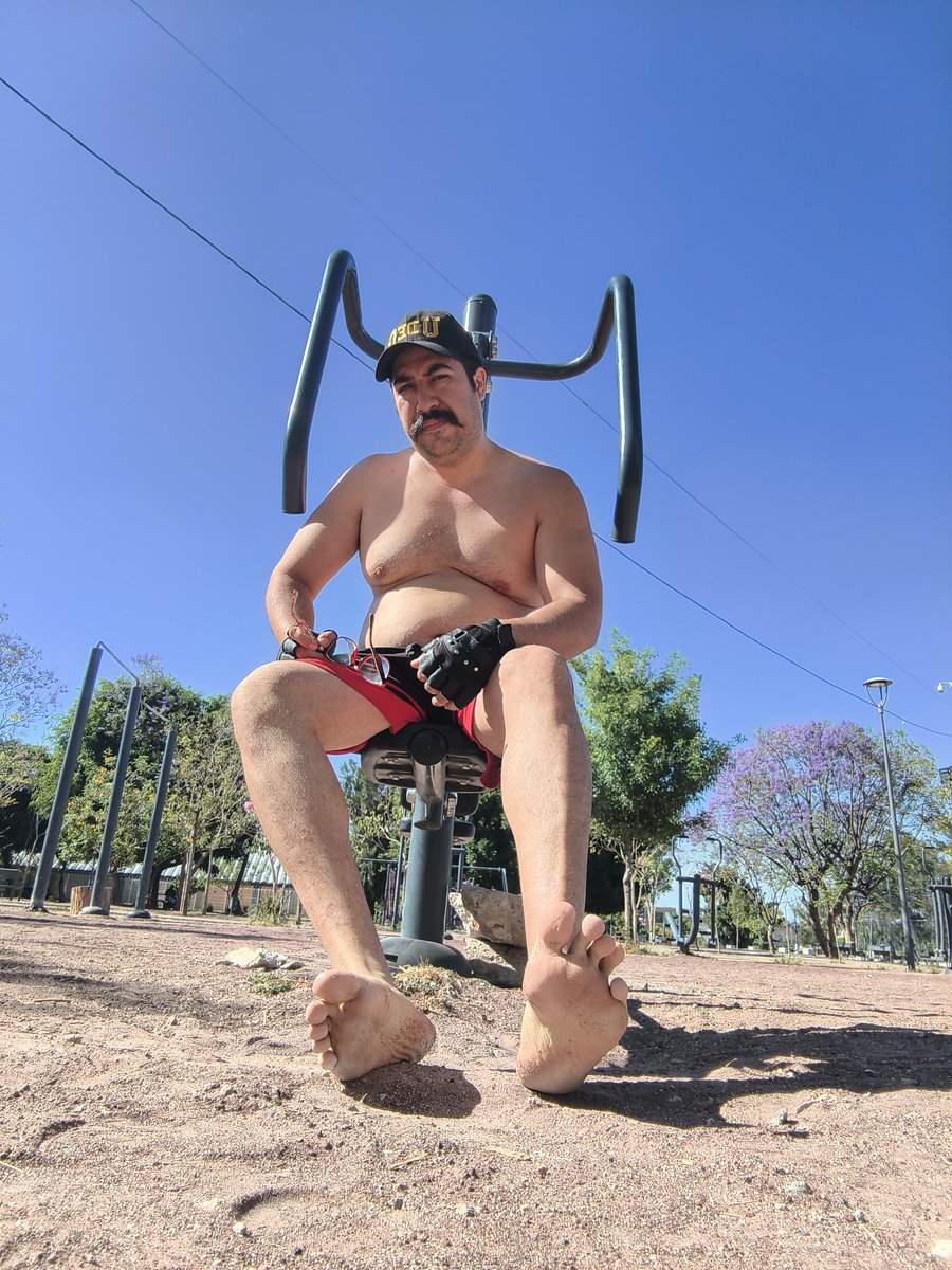 Shirtless tapatío Loboso tweet media