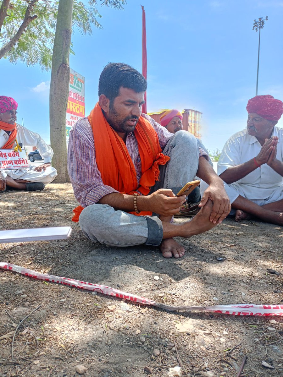 जो भी भाई ट्विटर पर एक्टिव है कृपया करके लिखते रहिए...

#अधूरी_ओरण_स्वीकार_नही