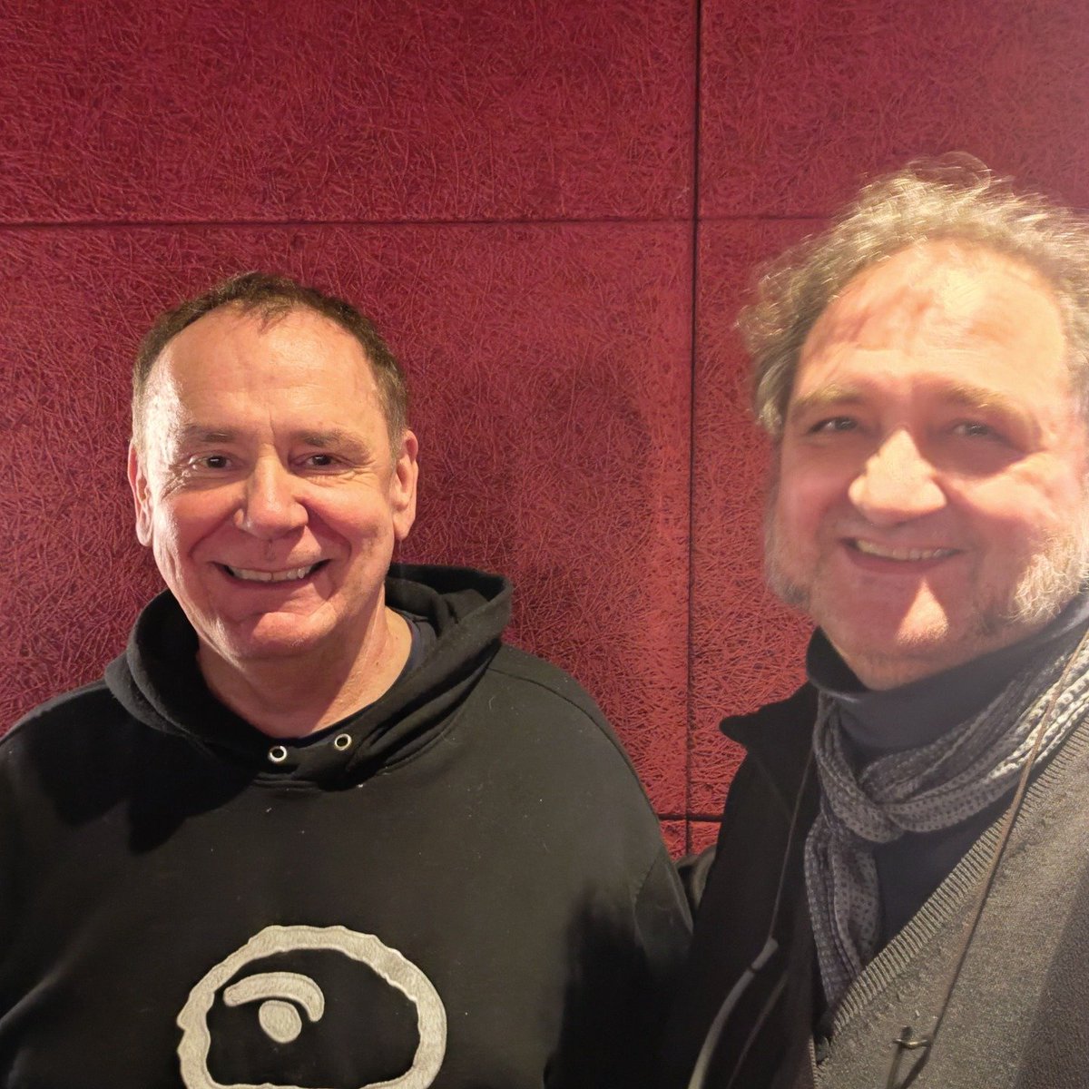 Ein Foto von unserem Helden Jacques Tilly. Danke für deinen Einsatz für die Satire-Freiheit.
Das Foto entstand gestern bei der Vorführung des eigentlich an Karfreitag verbotenen Films "Life of Brian"
Danke dafür an den Düsseldorfer Aufklärungsdienst!
#LifeofBrian #JacquesTilly